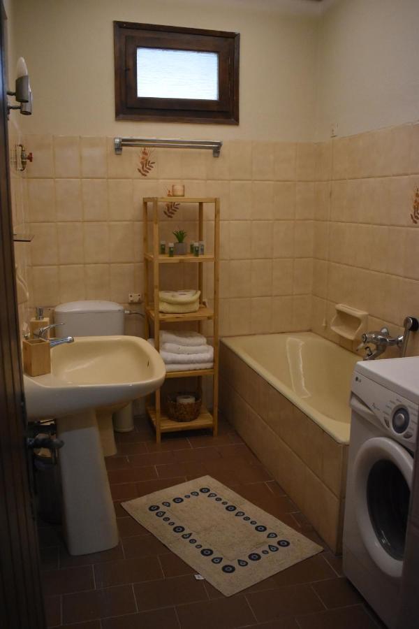 Betty'S Garden House Villa เนอา อันคิอาลอส ภายนอก รูปภาพ