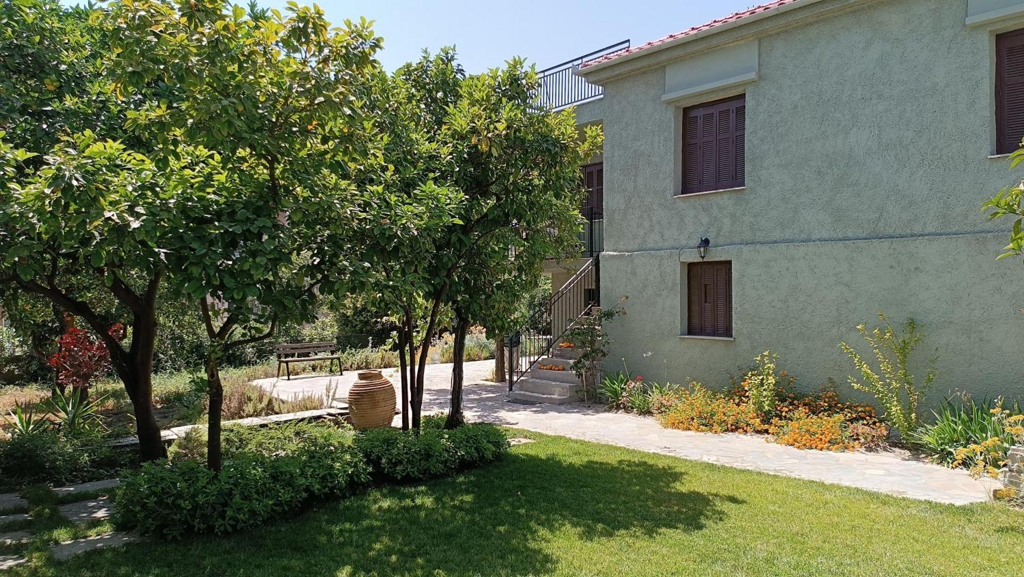 Betty'S Garden House Villa เนอา อันคิอาลอส ภายนอก รูปภาพ